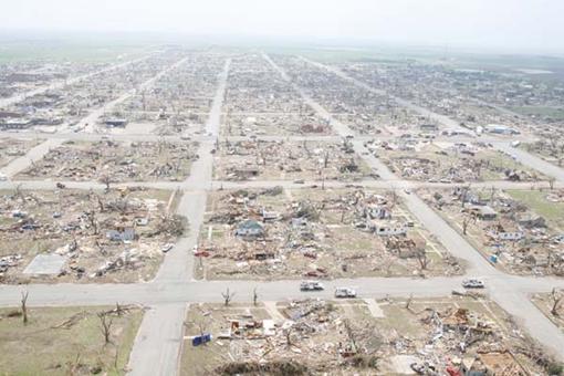 http://media.kansas.com/static/slides/050507tornadoaerials/images/_MG_0319.jpg